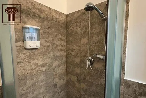 Bed & Breakfast Sanctuary 3*